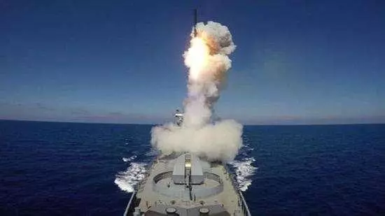射程超過4500公里,遠超美軍戰斧飛彈,接近1噸彈頭已經說明一切