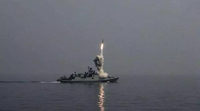 射程超過4500公里,遠超美軍戰斧飛彈,接近1噸彈頭已經說明一切