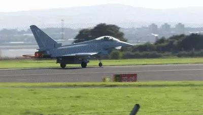 越南印度空軍全面敗北:英國颱風戰機緊急部署出口 殲10怕它嗎?