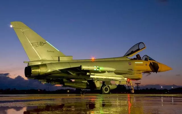 越南印度空軍全面敗北:英國颱風戰機緊急部署出口 殲10怕它嗎?