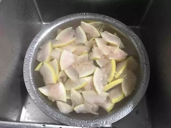 柚子皮不要扔,這樣做「止咳化痰又暖胃」,維生素還是蘋果的2倍