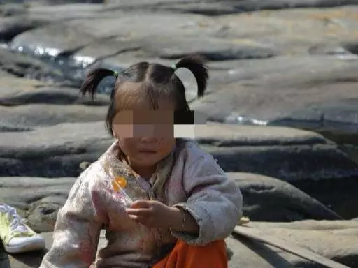丈夫去世,女子改嫁後堅持贍養原公婆九年,老人分配拆遷款時傻住