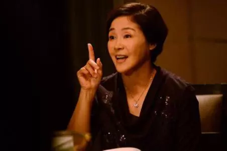 發5千工資請丈母娘帶娃,拿妻子手機給她轉帳,收到回復女婿落淚