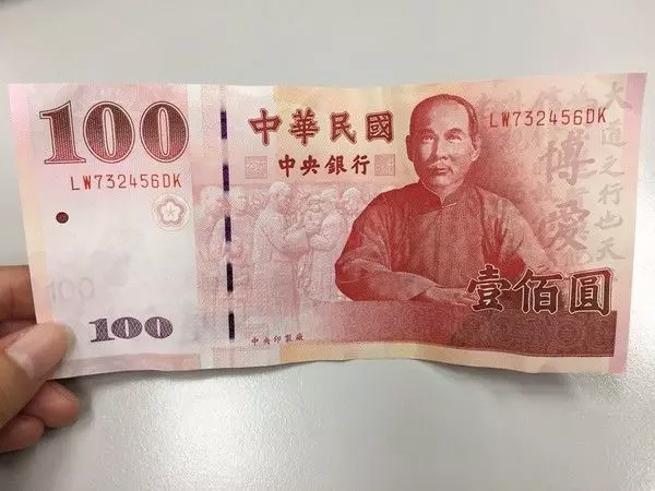 來自斗六超級「三寶飯」請估價!正方飯盒肉似海… 價格眾人狂推:哪家這麼佛!