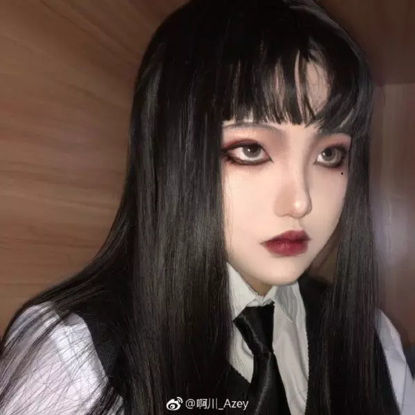 一眼讓人起雞皮疙瘩!超強Coser神還原「恐怖漫畫女角」 本尊是「甜美空靈正妹」網友秒戀愛❤