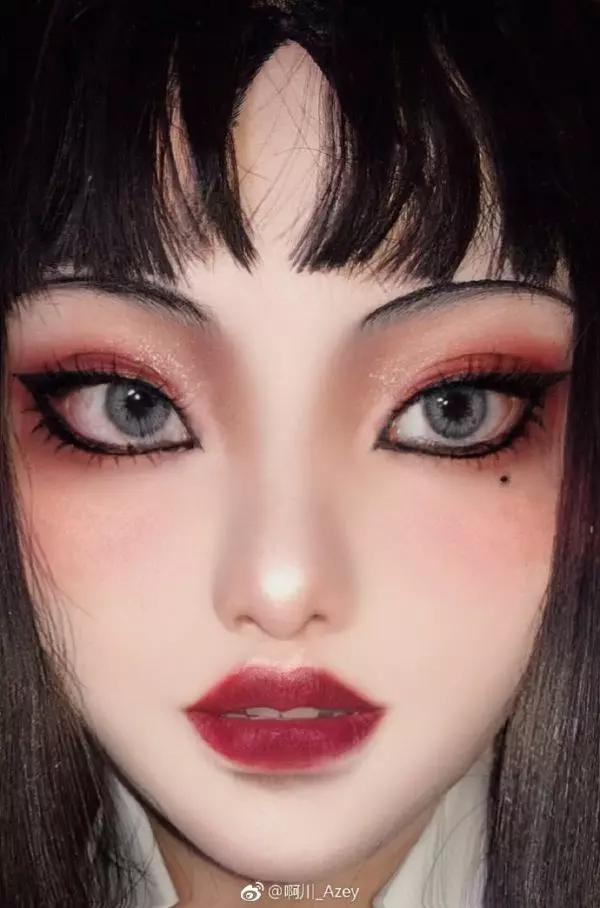 一眼讓人起雞皮疙瘩!超強Coser神還原「恐怖漫畫女角」 本尊是「甜美空靈正妹」網友秒戀愛❤