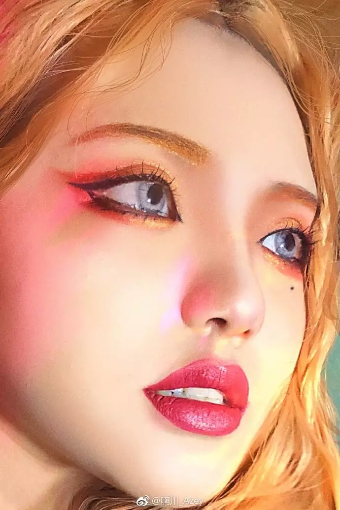 一眼讓人起雞皮疙瘩!超強Coser神還原「恐怖漫畫女角」 本尊是「甜美空靈正妹」網友秒戀愛❤