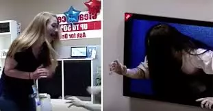 店員:我們螢幕讓電視看的超真實!真實到「貞子」直接跑出來,民眾全被嚇的慌忙逃跑!