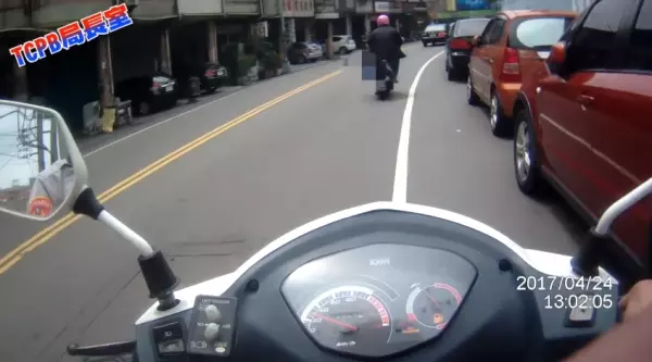 又看到機車蛇行!警攔車以為酒駕,沒想到卻是......溫暖的舉動也讓網友大讚:太感人了QQ