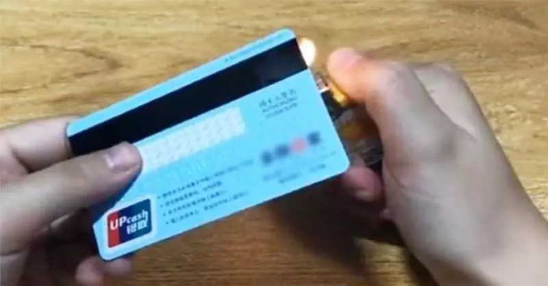 廢棄的銀行卡別扔,用【打火機燒一燒】立馬變值錢,看完都跟著學