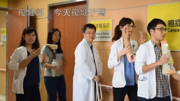 誰說醫生不會跳舞!高雄榮總全體醫生跳給你看!網友笑翻:最大的亮點是院長XDD