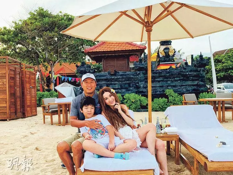 52歲溫碧霞近照曝光!「結婚18年」領養一子恩愛如初 為陪家人「少賺7位數」暖喊:是無價之寶