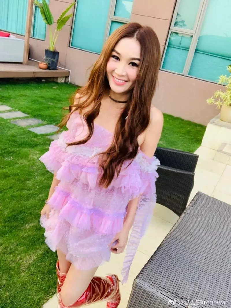 52歲溫碧霞近照曝光!「結婚18年」領養一子恩愛如初 為陪家人「少賺7位數」暖喊:是無價之寶