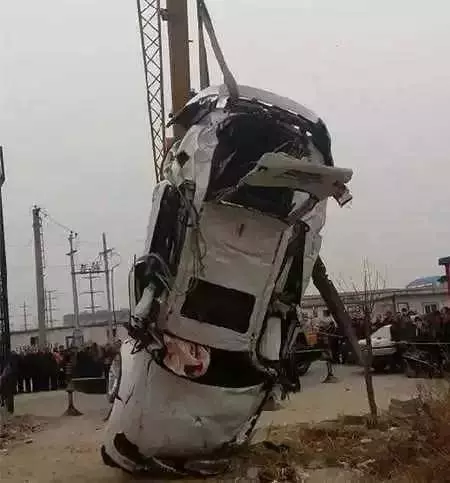 明星藝人借車出大事了,一夜欠債三千萬!血淋淋的教訓,大家都看看吧!
