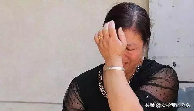 母親藉口打工離家出走,兒子苦尋9年無果,結婚時才知母親住身邊