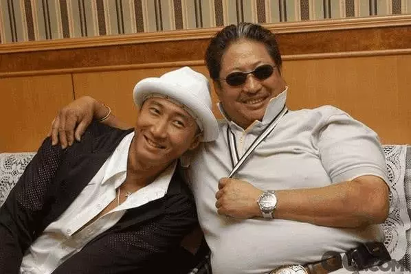 向華強:我捧兒子沒紅,洪金寶:我兒也沒紅,他兒子沒捧卻爆紅