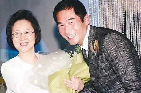師生戀意外懷孕,想打胎卻發現龍鳳胎,生下的女兒家喻戶曉