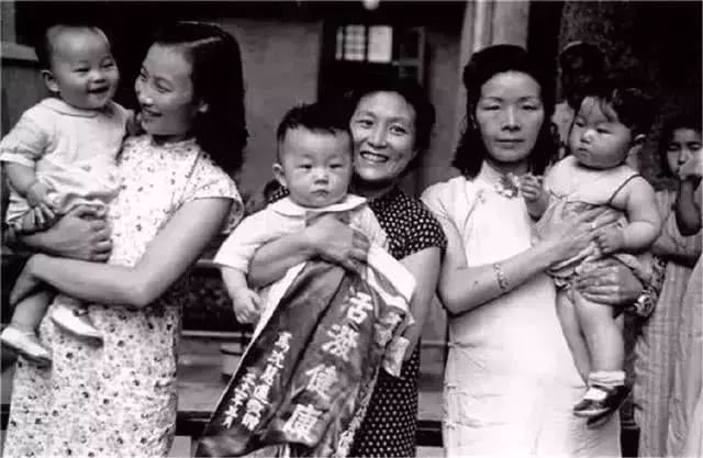 師生戀意外懷孕,想打胎卻發現龍鳳胎,生下的女兒家喻戶曉