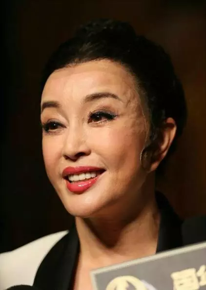 你看到的「不老神話」都是假的,女星是真老還是裝嫩?歲月饒過誰