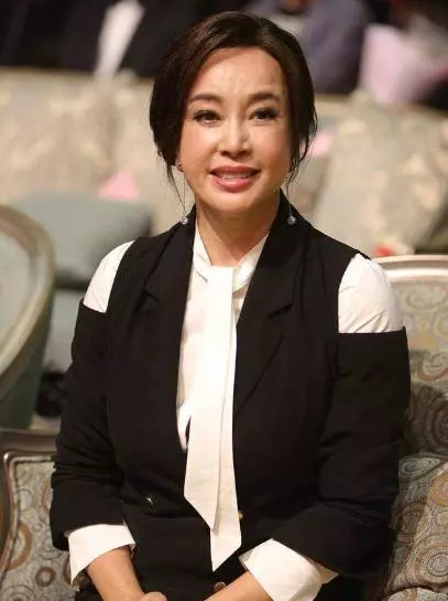 你看到的「不老神話」都是假的,女星是真老還是裝嫩?歲月饒過誰
