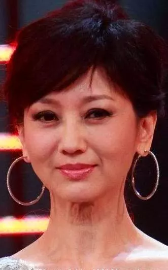 你看到的「不老神話」都是假的,女星是真老還是裝嫩?歲月饒過誰