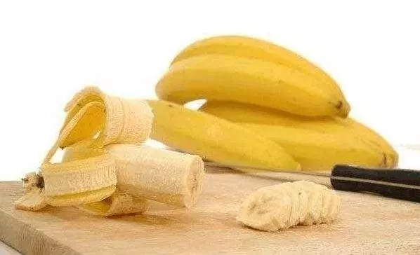 香蕉致癌?!醫生告誡:香蕉和它一起吃比「砒霜」還毒!
