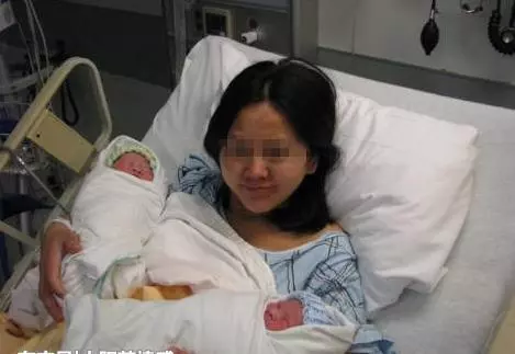 我剛生下雙胞胎兒子,老公高興的親了親雙兒子,轉身和我提出離婚