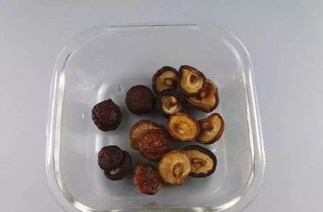 2分鐘把幹香菇變軟,就連黑木耳也一樣,太實用了