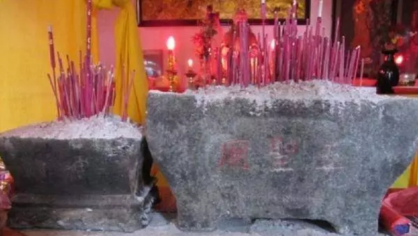 香爐裡面的香灰滿了要怎樣做?得道高僧教你,這樣才會功德圓滿!