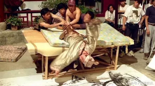 李力持曬《唐伯虎點秋香》片場照,周星馳鞏俐滿滿的一波回憶殺