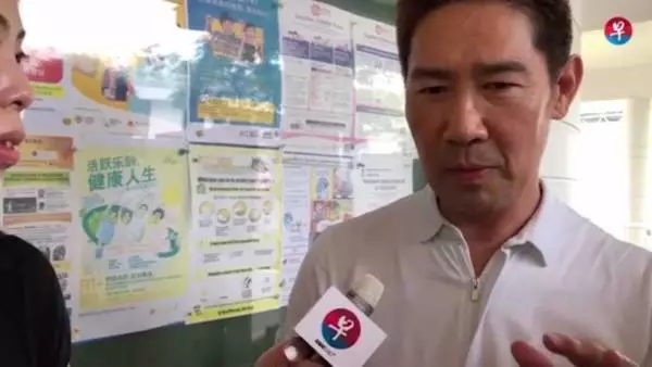 (馮偉衷追思會)多名公眾、藝人及政要前去弔唁,至親悲慟哭泣,令旁人見了都鼻酸