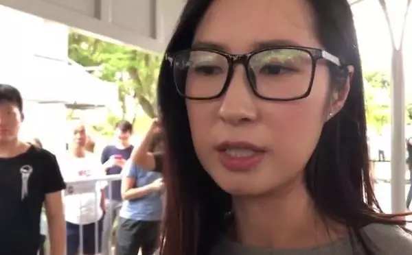(馮偉衷追思會)多名公眾、藝人及政要前去弔唁,至親悲慟哭泣,令旁人見了都鼻酸