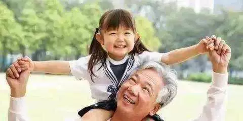 姑姑結婚問爺爺要嫁妝,爺爺拿不出錢,她的一番話讓爺爺老淚縱橫