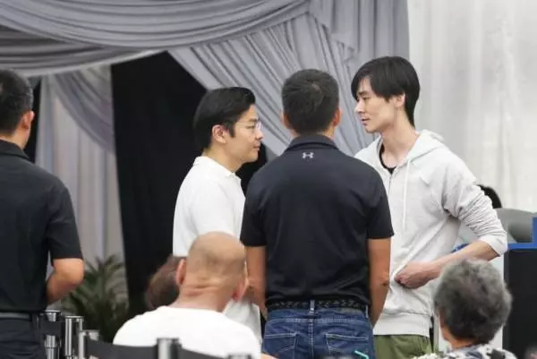 胡佳琪戴墨鏡抵靈堂 一見陳漢瑋就哭了