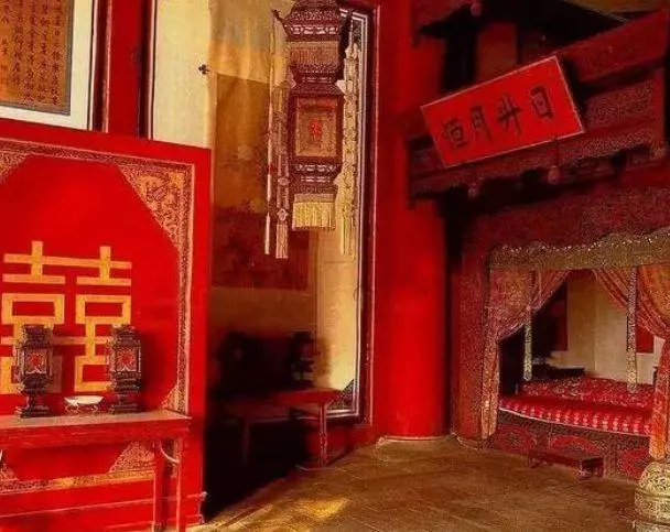 新婚夜丈夫剛進臥室就暈倒了,妻子把他送醫院,醫生悄悄道:真棒