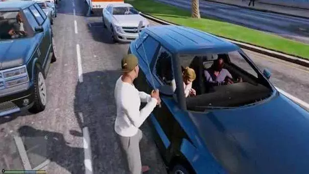 3位農民工砸破豪車玻璃,被車主發現痛罵,當他走近後卻深表感激