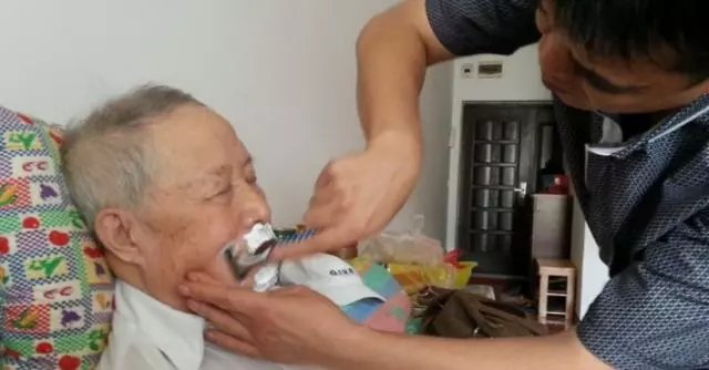 岳母家拆遷得500萬,哥哥說嫁出去就是客人,妻子:我就是客人