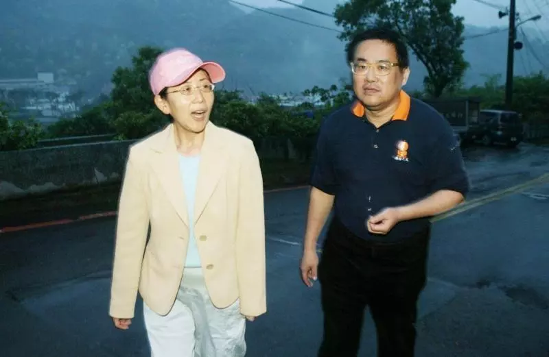 唐鳳咬人?翻開政壇家暴史 打人的、被打的 這點驚人相似…