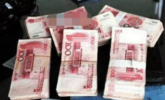 婚禮前妹妹悔婚,姐姐替她出嫁,3年後娘家門口來了輛豪車