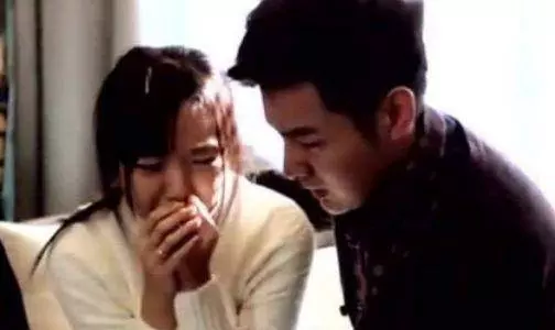 婆婆動手打兒媳,兒媳主動凈身出戶,老公開心送她走,婆婆後悔了