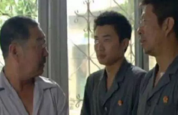 婆婆動手打兒媳,兒媳主動凈身出戶,老公開心送她走,婆婆後悔了