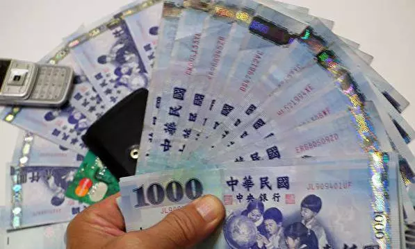 農村夫妻被親家母冷嘲熱諷,老漢忍不可忍一席話全場頓時無聲,嚇得親家公趕忙鞠躬道歉!