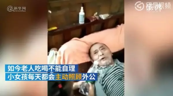 阿公把「0血緣女兒」帶回家養!如今他突然「癱瘓躺床」,超可愛1歲孫女「挖飯一口一口餵」報恩阿公:嘴嘴啊!