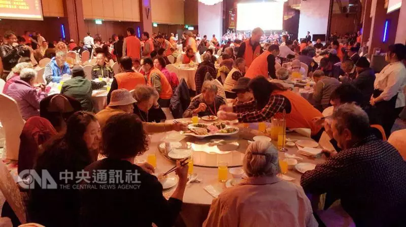 台電足感心 獨居長者五星級酒店圍爐