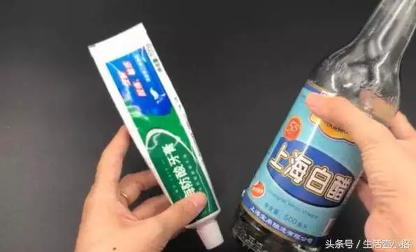 牙膏加到白醋里太厲害了,放一次能幫家裡省下很多錢,太實用了