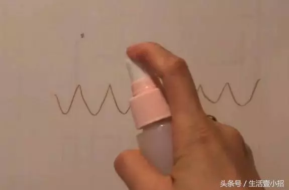 牙膏加到白醋里太厲害了,放一次能幫家裡省下很多錢,太實用了