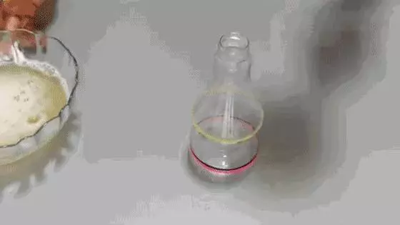 牙膏加到白醋里太厲害了,放一次能幫家裡省下很多錢,太實用了