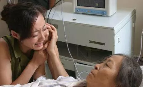 奶奶將孫子孫女供上大學,去世時卻嘆說:下輩子我們不要認識了