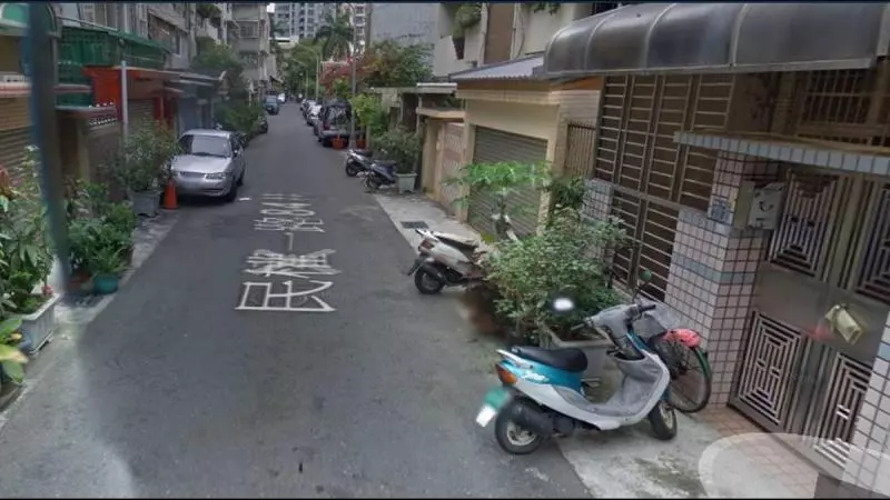 機車停家門口被嗆:「再來停就找警察」 她超不爽「霸氣神逆襲」對方不敢再吭聲