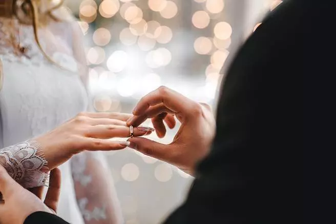 「女兒,妳千萬別隨便結婚…」 媽一句話讓網泛淚:婚姻從不是將就